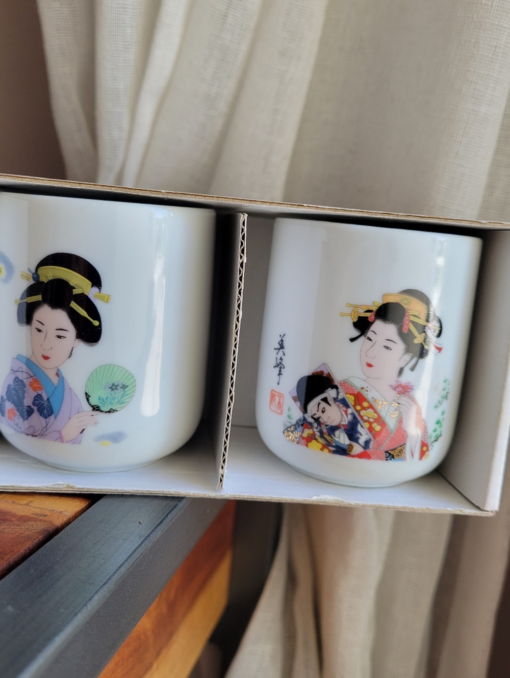 VTG Set of 5 Japanese Porcelain Geisha Sake Tea Cup Set in a Box Never Used OB - Picture 4 of 13